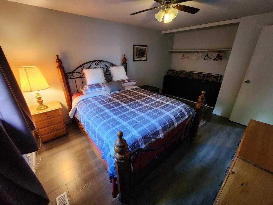 Entire 3 Bedroom House In Elliot Lake Exterior foto